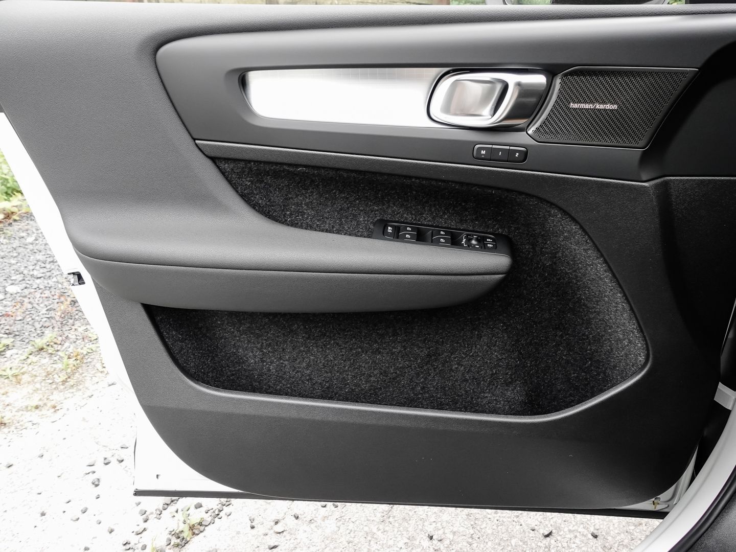 Volvo XC40 B3 Benzin Plus Dark - Samsaru's Car Outlet