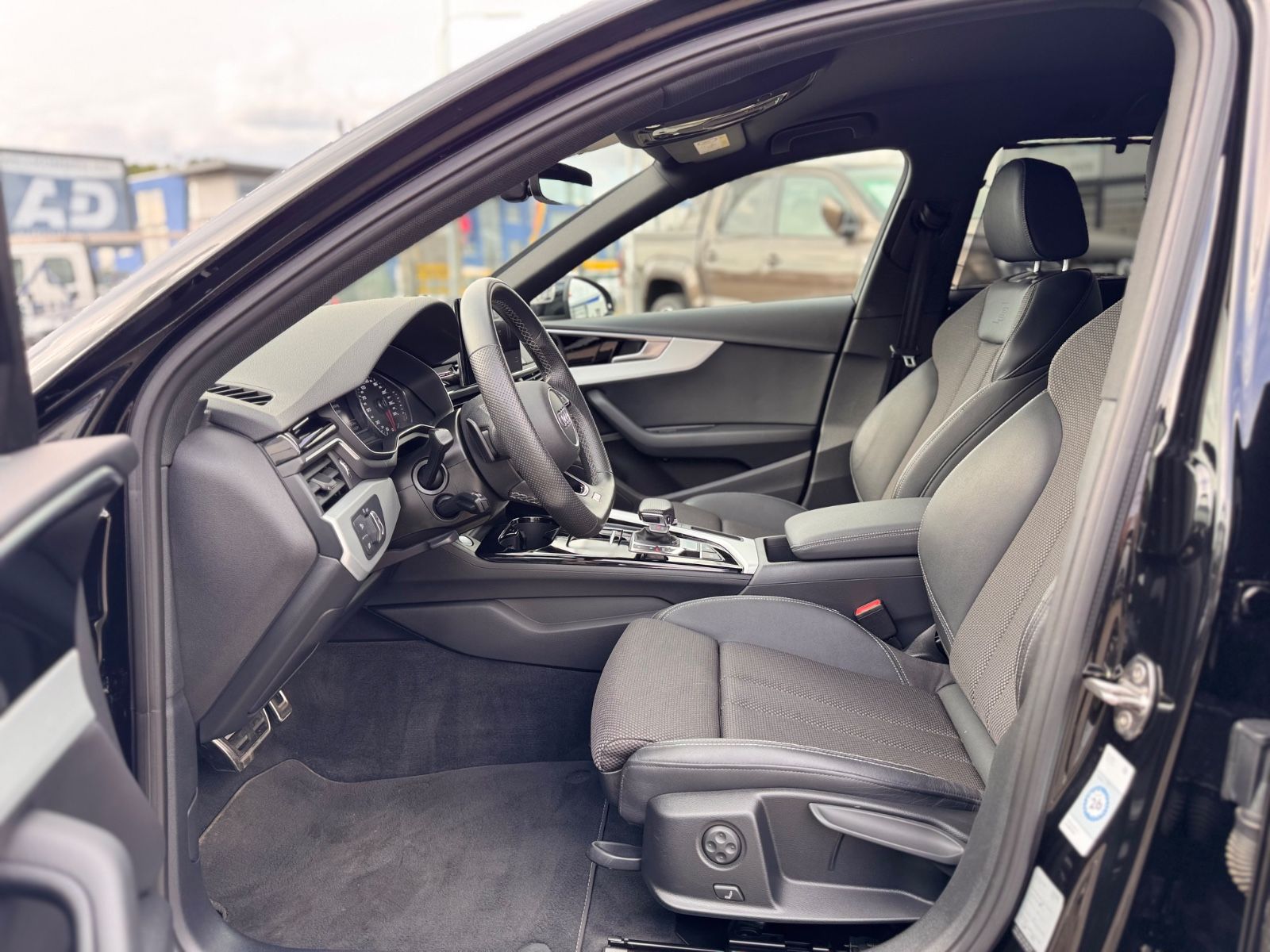 Audi A4 Avant 40 TFSI S line - Samsaru's Car Outlet