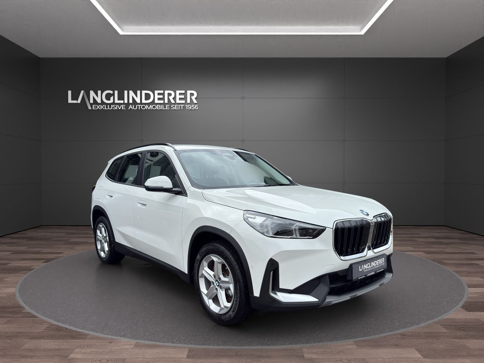 BMW X1 xDrive23i - Samsaru's Car Outlet
