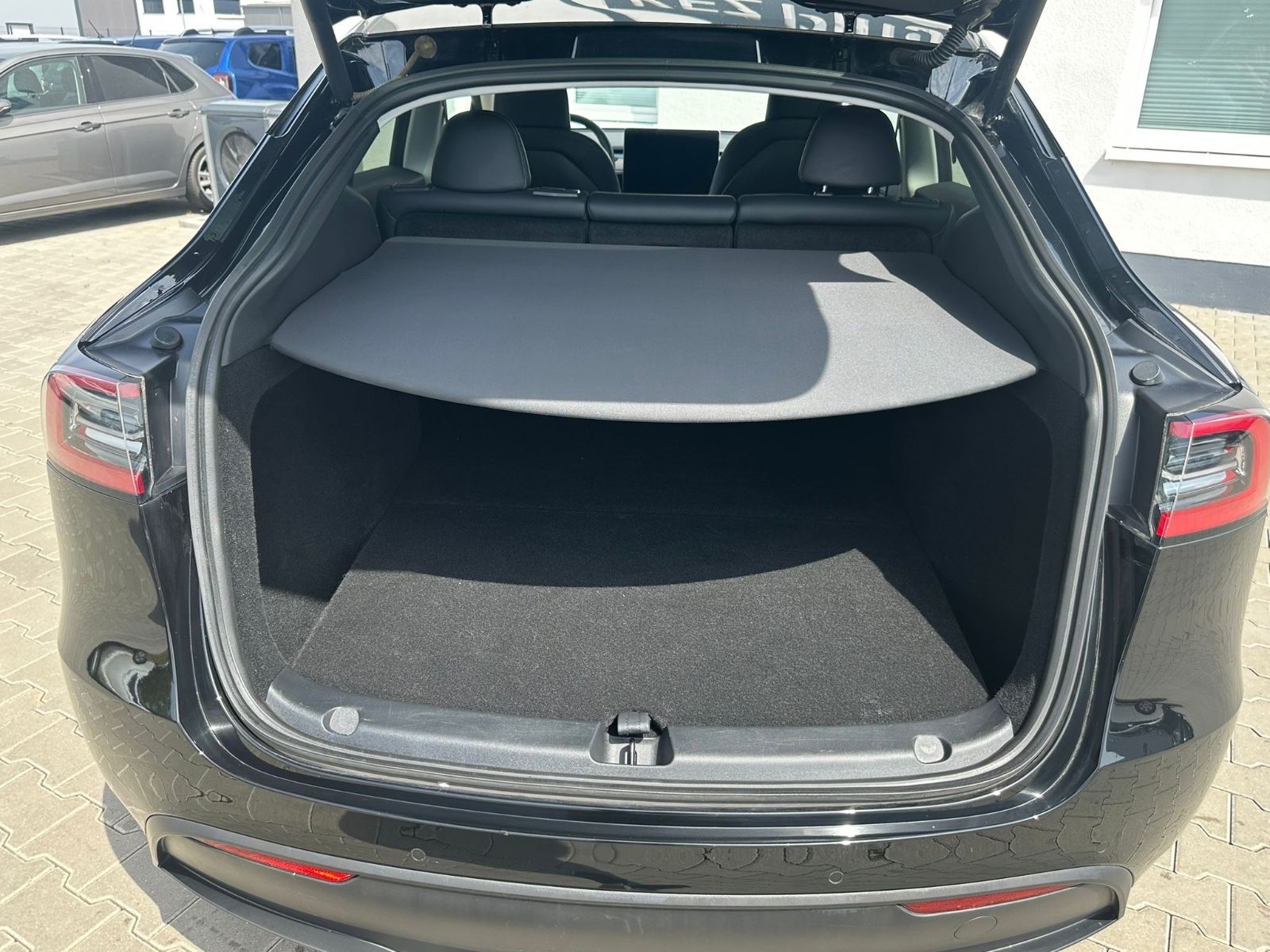 Tesla Model Y Long Range Dual AWD