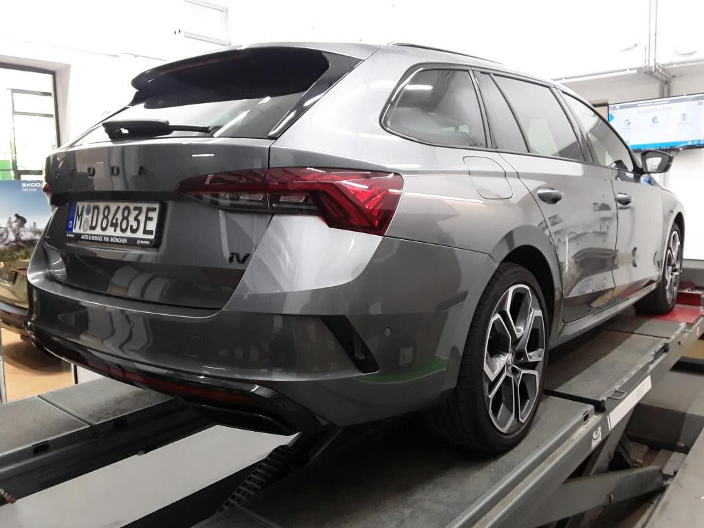 Skoda Octavia Combi 1.4 TSI iV RS LED NAVI PANO KAMERA