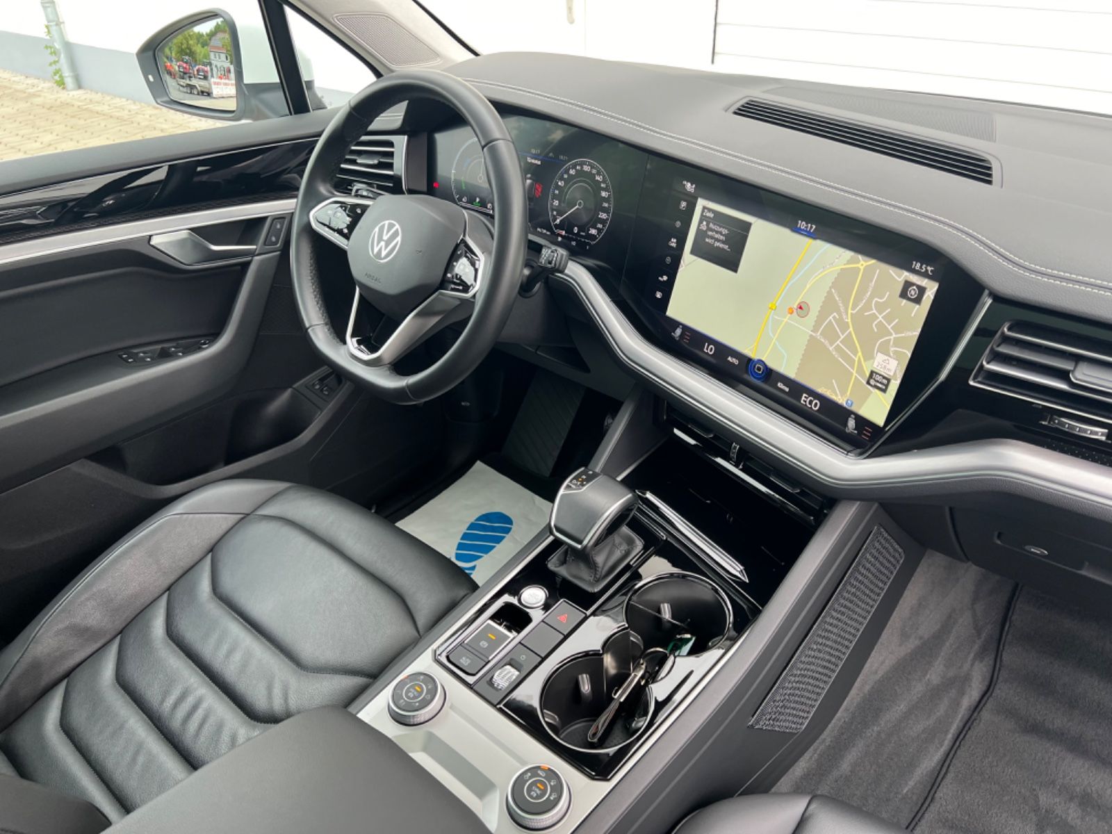 Volkswagen Touareg 4M eHybrid - Samsaru's Car Outlet