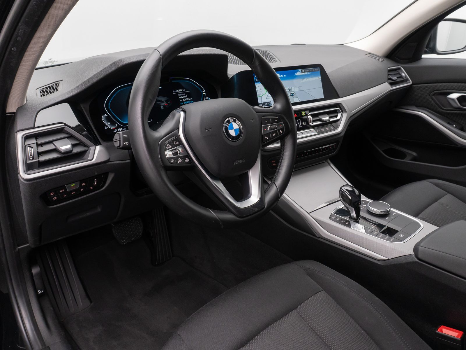 BMW 330e xD - Samsaru's Car Outlet