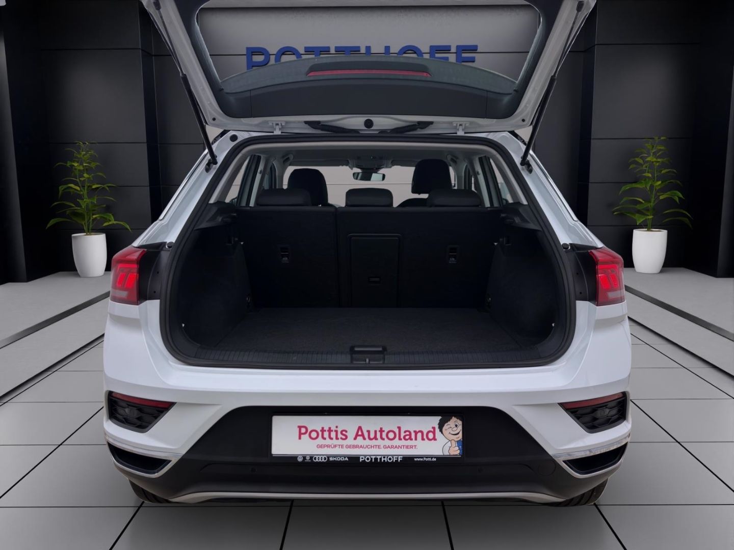 Volkswagen T-Roc 1.0 TSI STYLE - Samsaru's Car Outlet