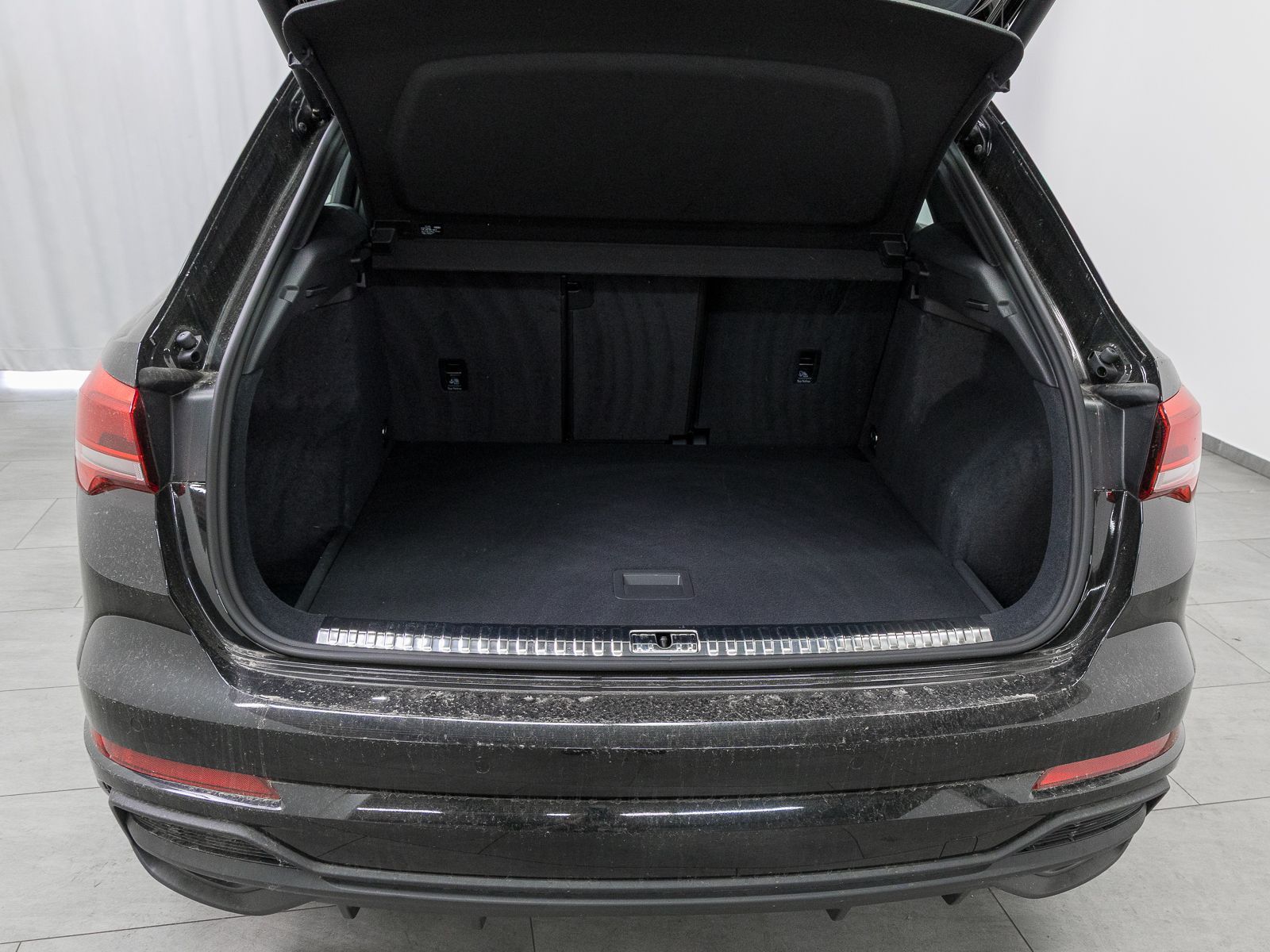 Audi Q3 35 TDI Q S LINE - Samsaru's Car Outlet