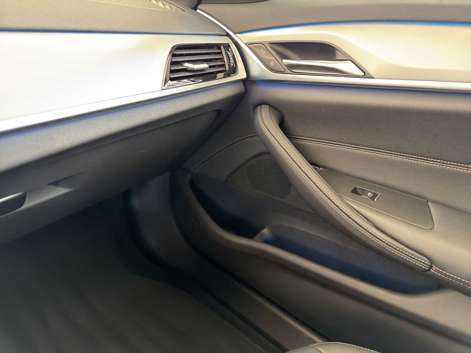 BMW 530e xDr LASER/HUD/CAM/PRIVACY/DAB/AMBI
