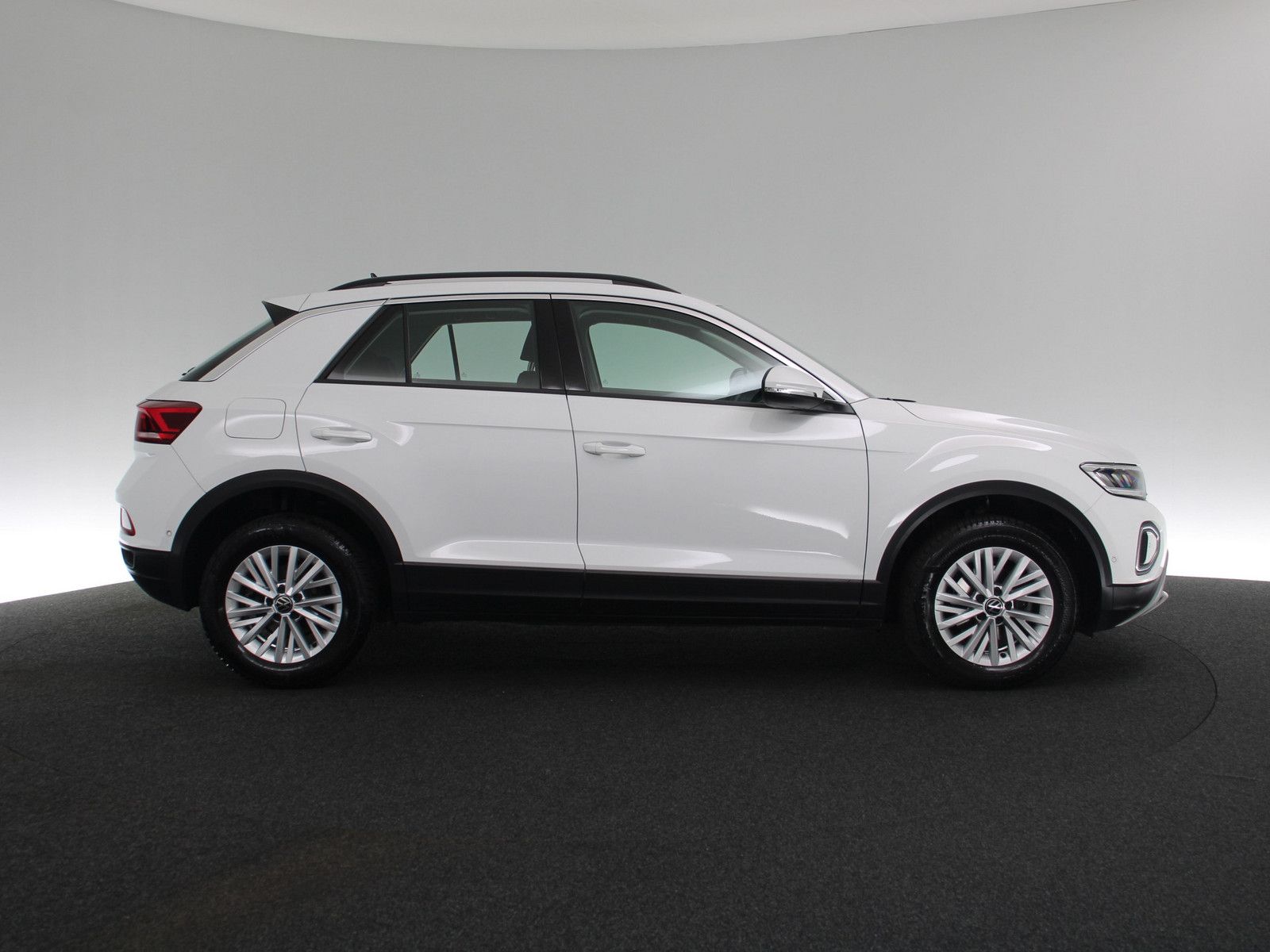 Volkswagen T-Roc 1.5 TSI Life - Samsaru's Car Outlet