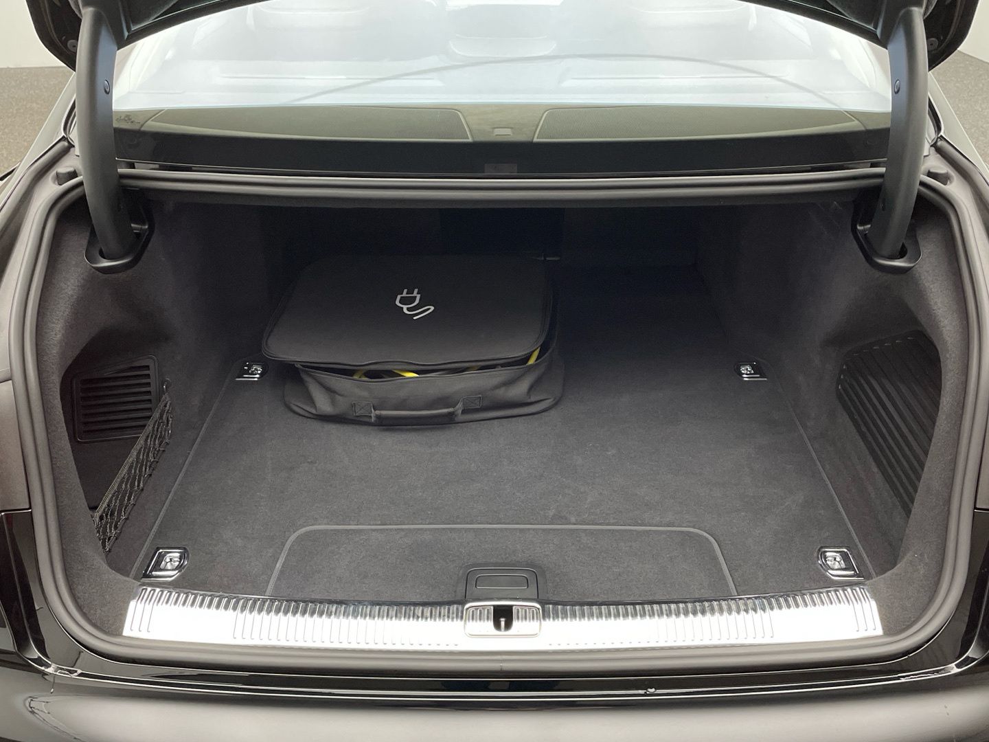Audi A8 60 TFSI e quattro - Samsaru's Car Outlet
