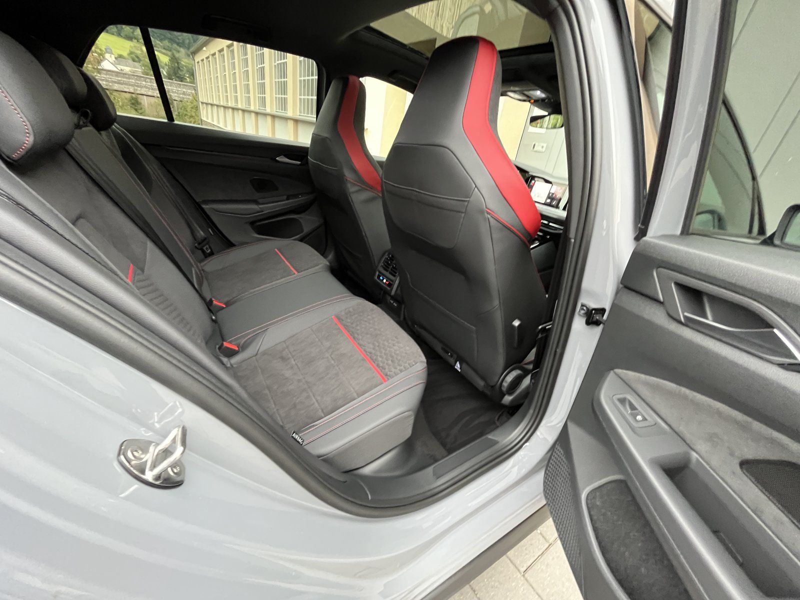 Volkswagen Golf 8 VIII GTI Clubsport - Samsaru's Car Outlet