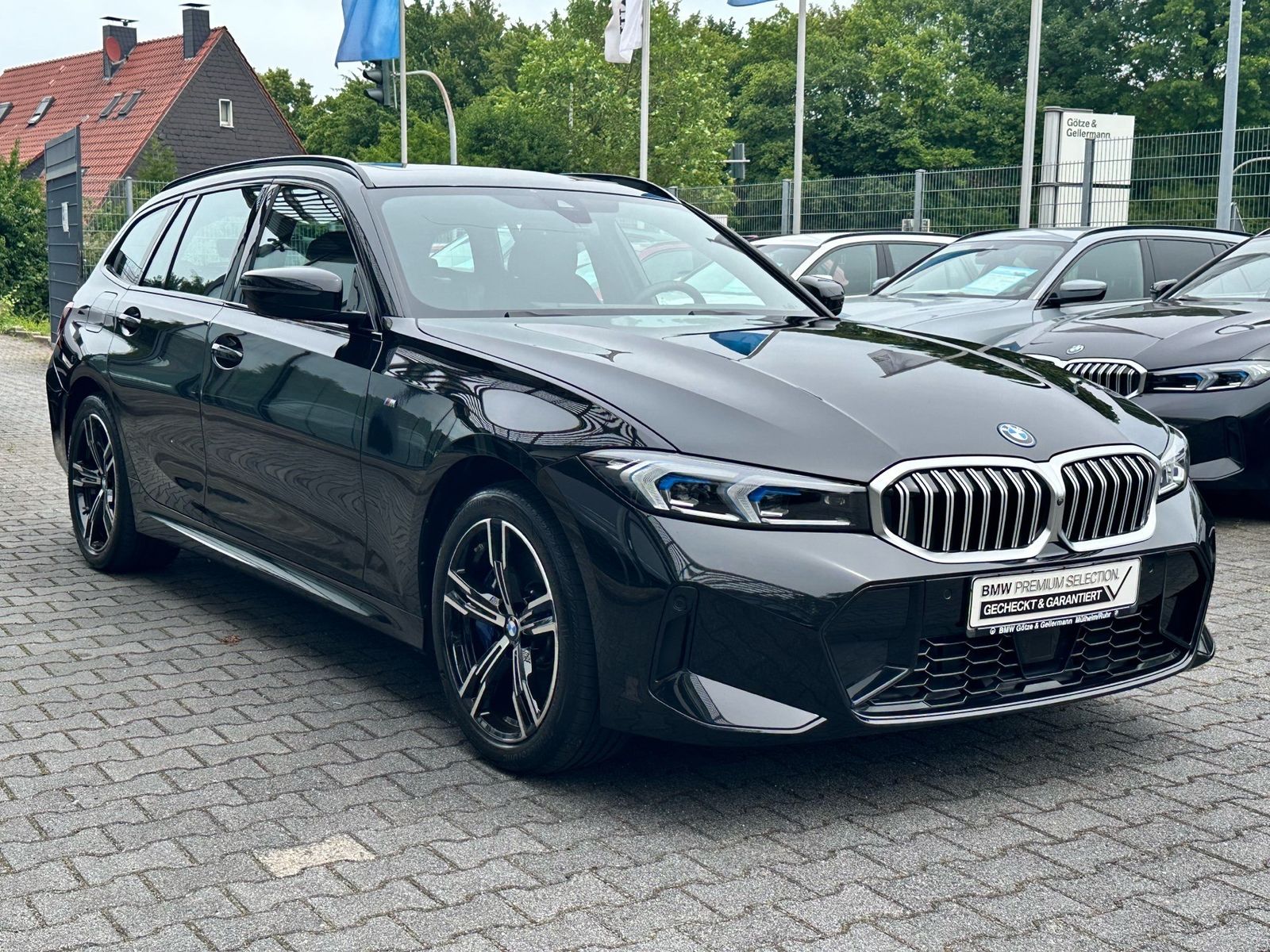 BMW 330e Touring M Sport //Pano H&K Stop&Go AHK