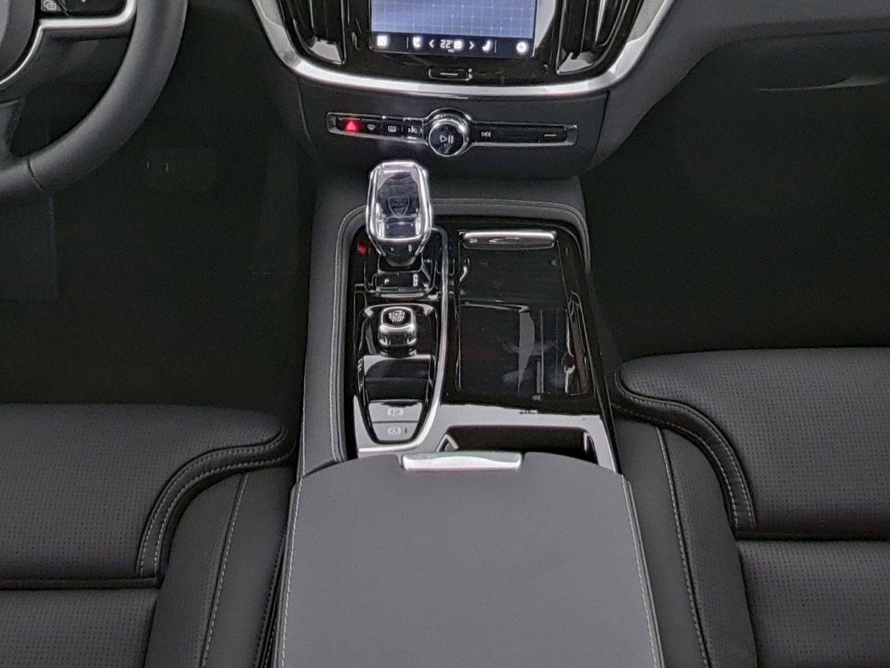 Volvo V60+T8+Recharge+AWD+GT+AHKsemi+Lenkradhzg+R-Kam+