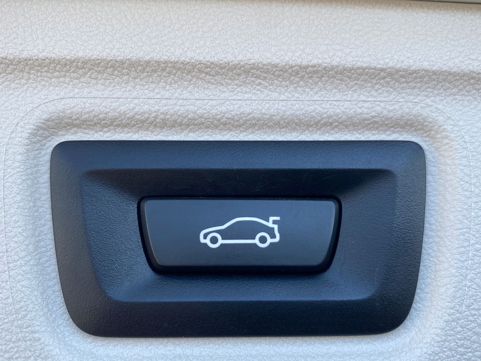 BMW 320 d LiveCockpit - Samsaru's Car Outlet