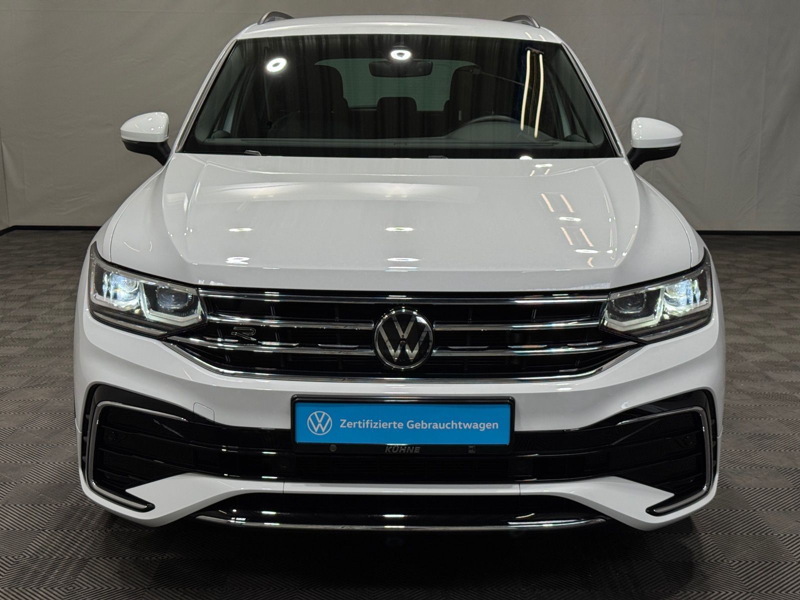 Volkswagen Tiguan R-Line 2.0 TDI DSG - Samsaru's Car Outlet