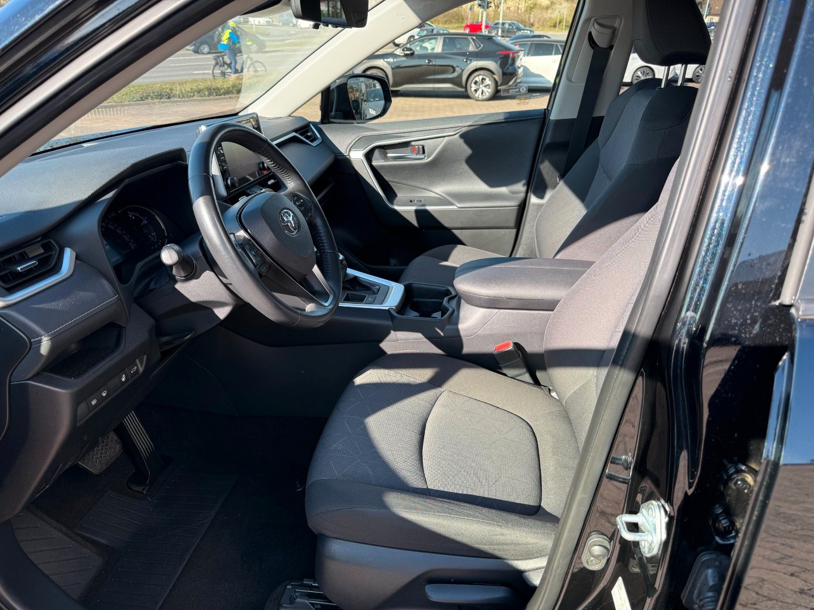 Toyota RAV4 Hybrid 4x2 Team - Samsaru's Car Outlet