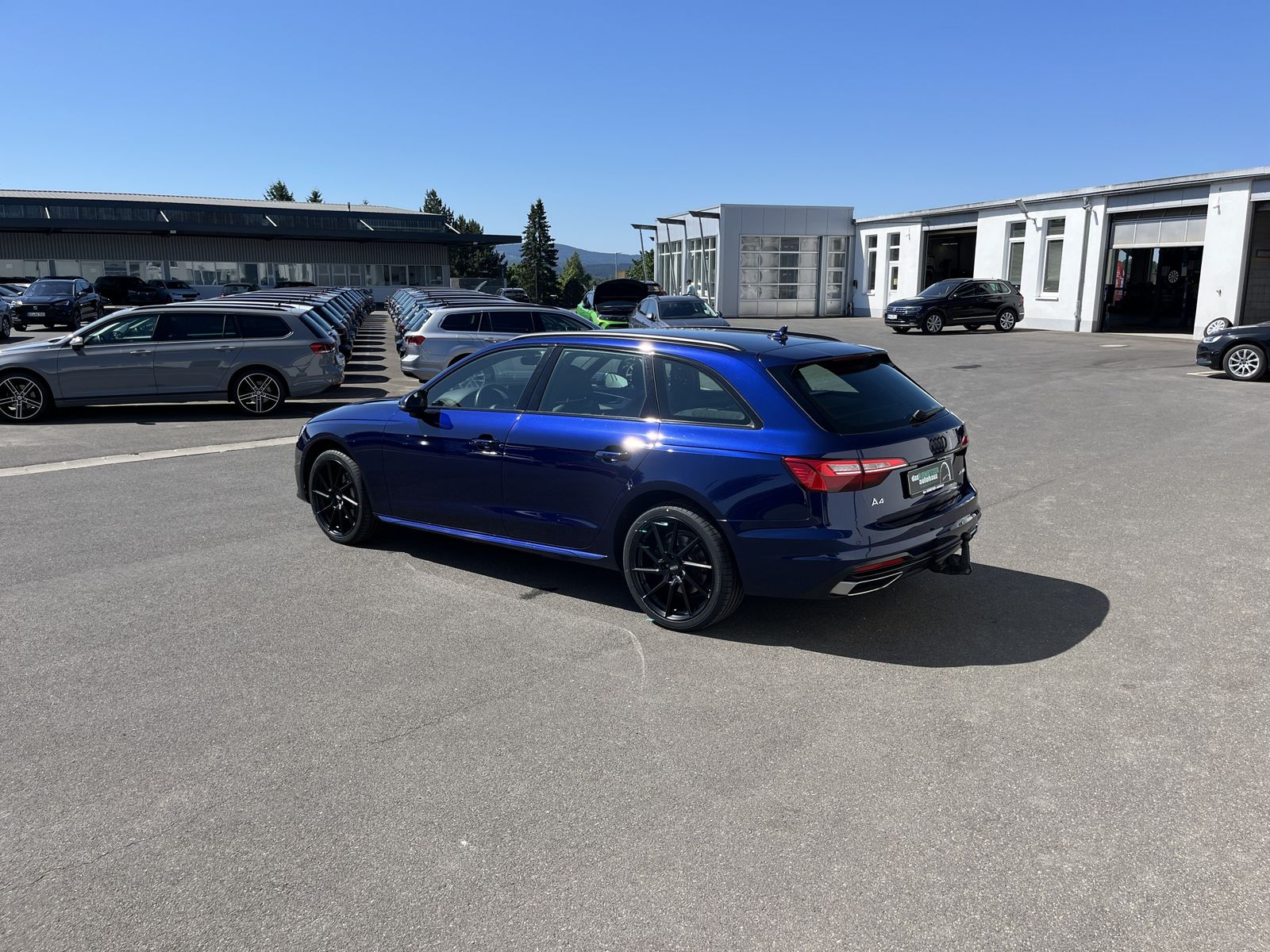 Audi A4 Avant 40 2.0 TDI S-Line - Samsaru's Car Outlet