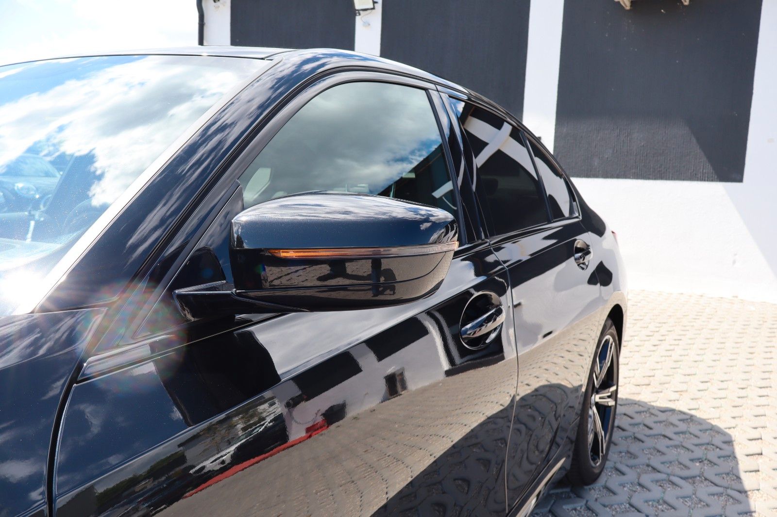 BMW 3 Lim. 320 d xDrive M Sport - Samsaru's Car Outlet