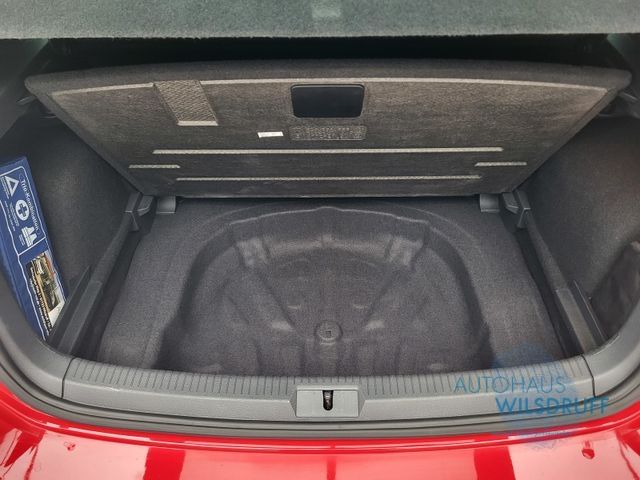 Volkswagen Golf VII 1.5 TSI DSG Highline R-Line - Samsaru's Car Outlet