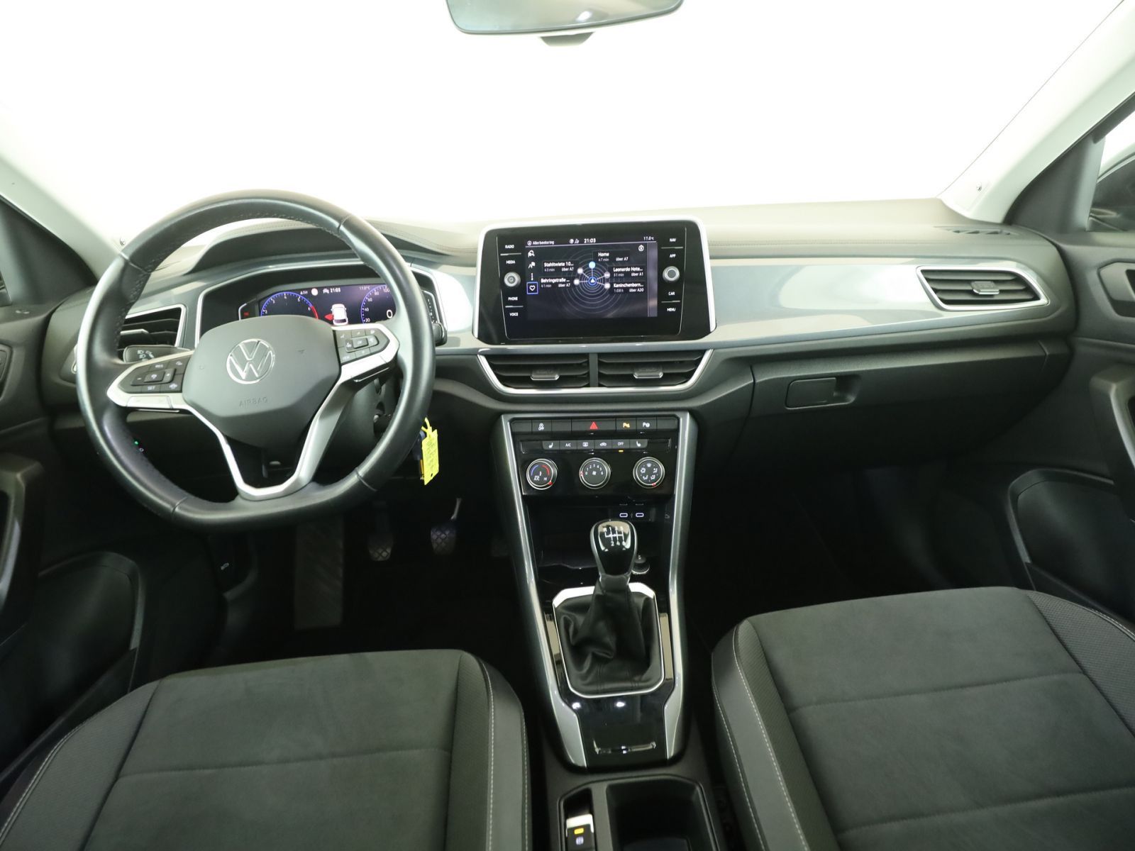 Volkswagen T-Roc 1.0 TSI Style - Samsaru's Car Outlet