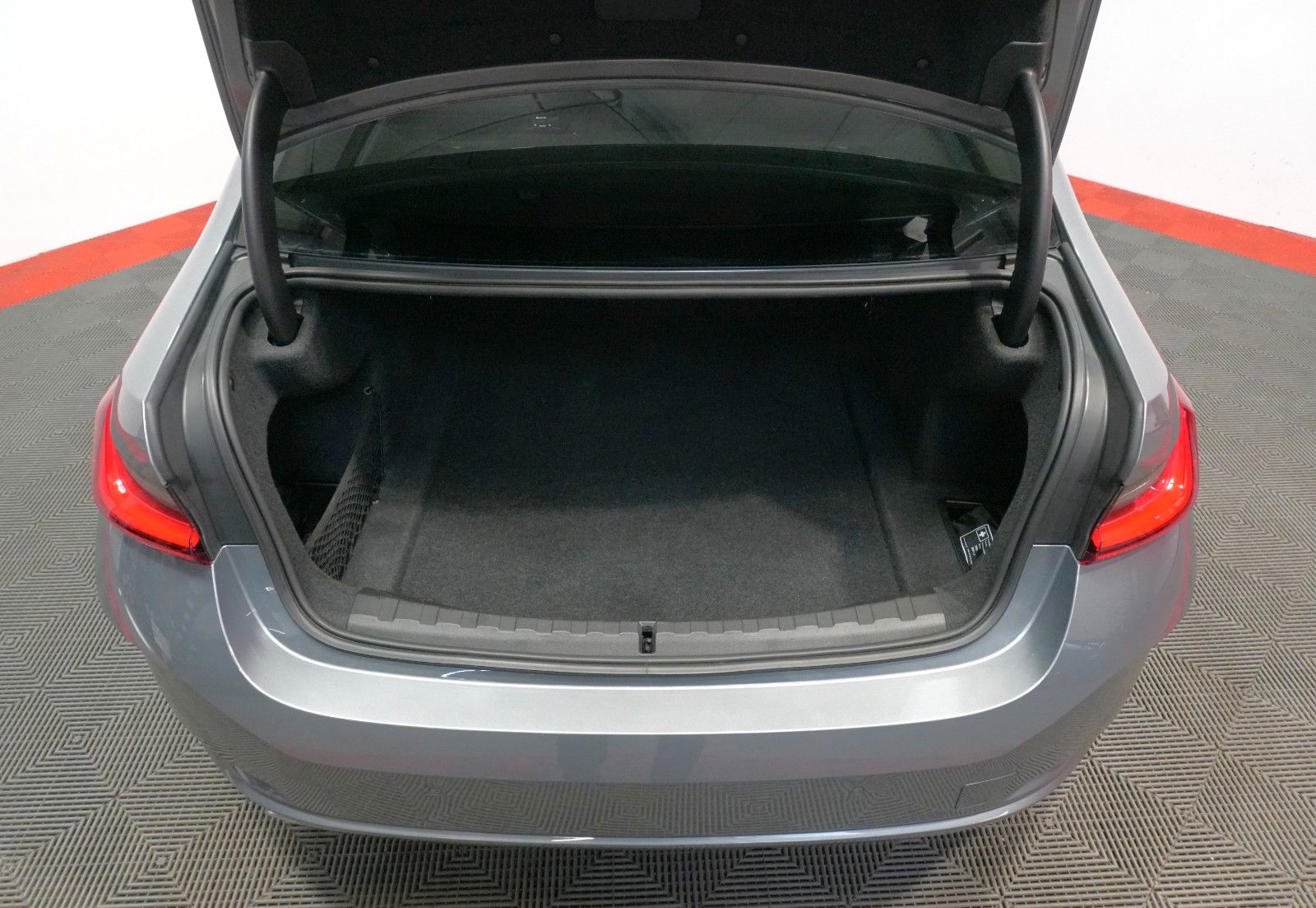 BMW 320 d xDrive Limousine*LED*WIDESCREEN*DAB*
