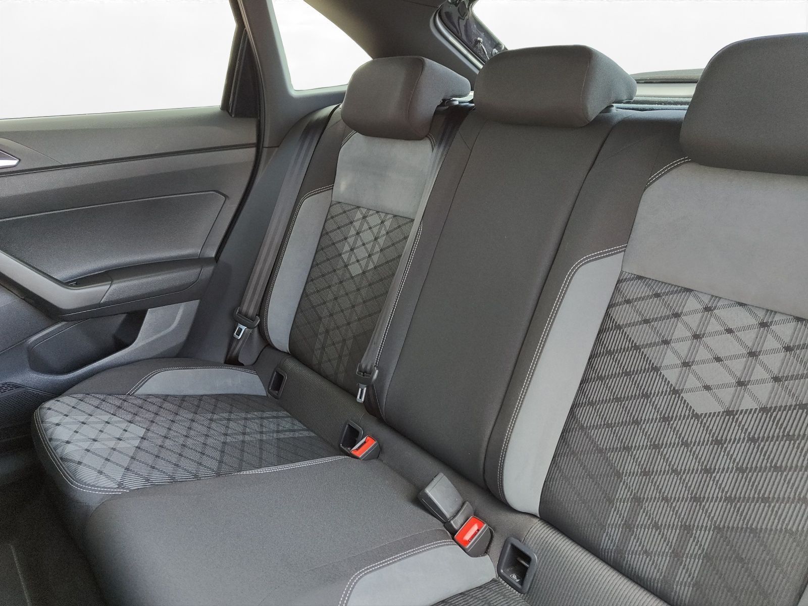 Volkswagen Taigo 1.5 TSI R-Line - Samsaru's Car Outlet