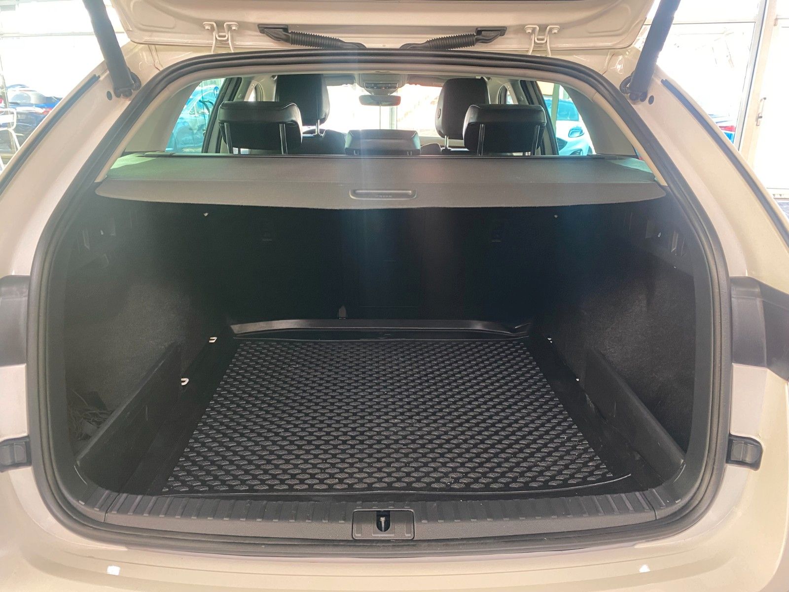 Skoda Octavia Combi Style - Samsaru's Car Outlet