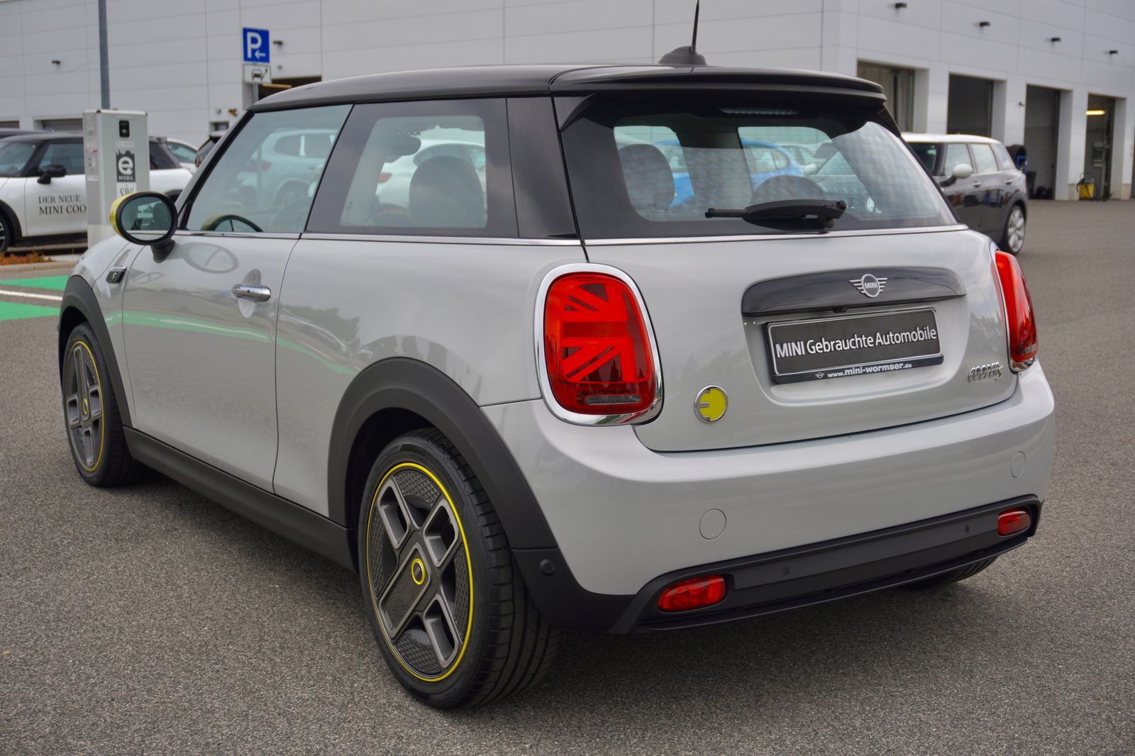 MINI Cooper SE Hatch - Samsaru's Car Outlet