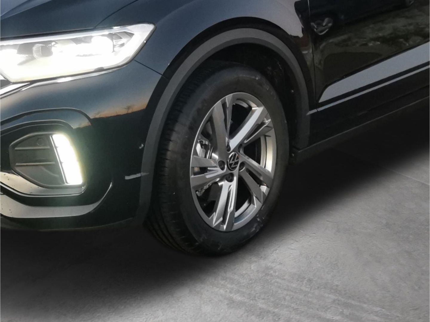 Volkswagen T-Roc R-Line - Samsaru's Car Outlet