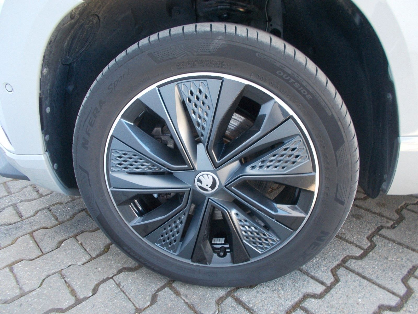 Skoda Karoq  1.5 TSI Sportline*DSG*Navi*LED *360° *AHK