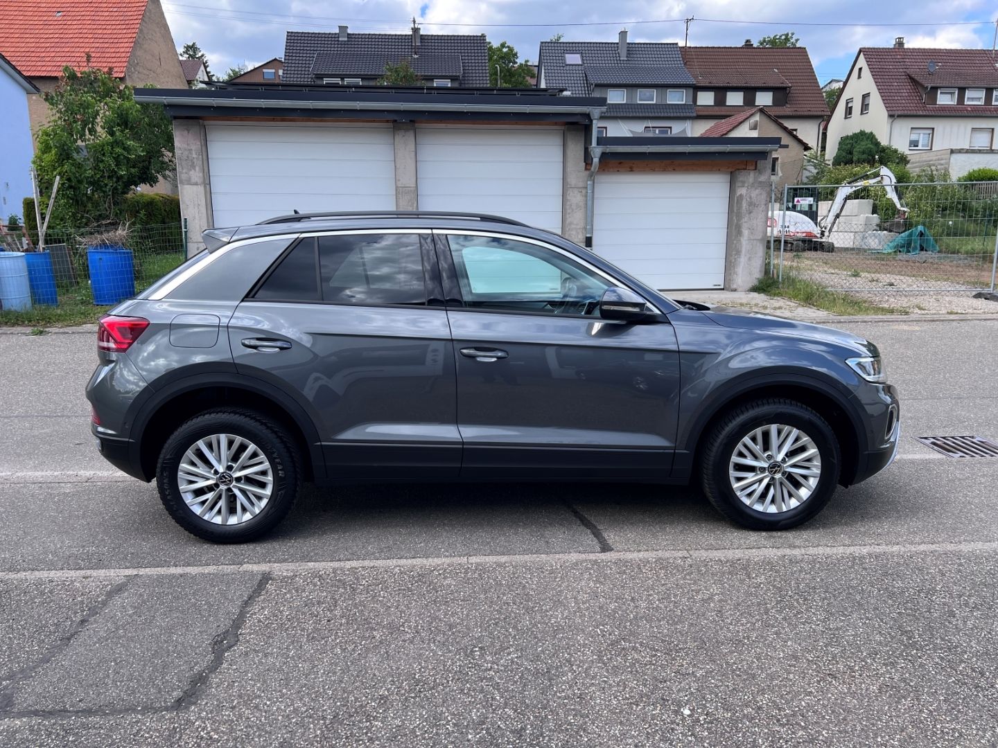 Volkswagen T-Roc 1.0TSI Life - Samsaru's Car Outlet