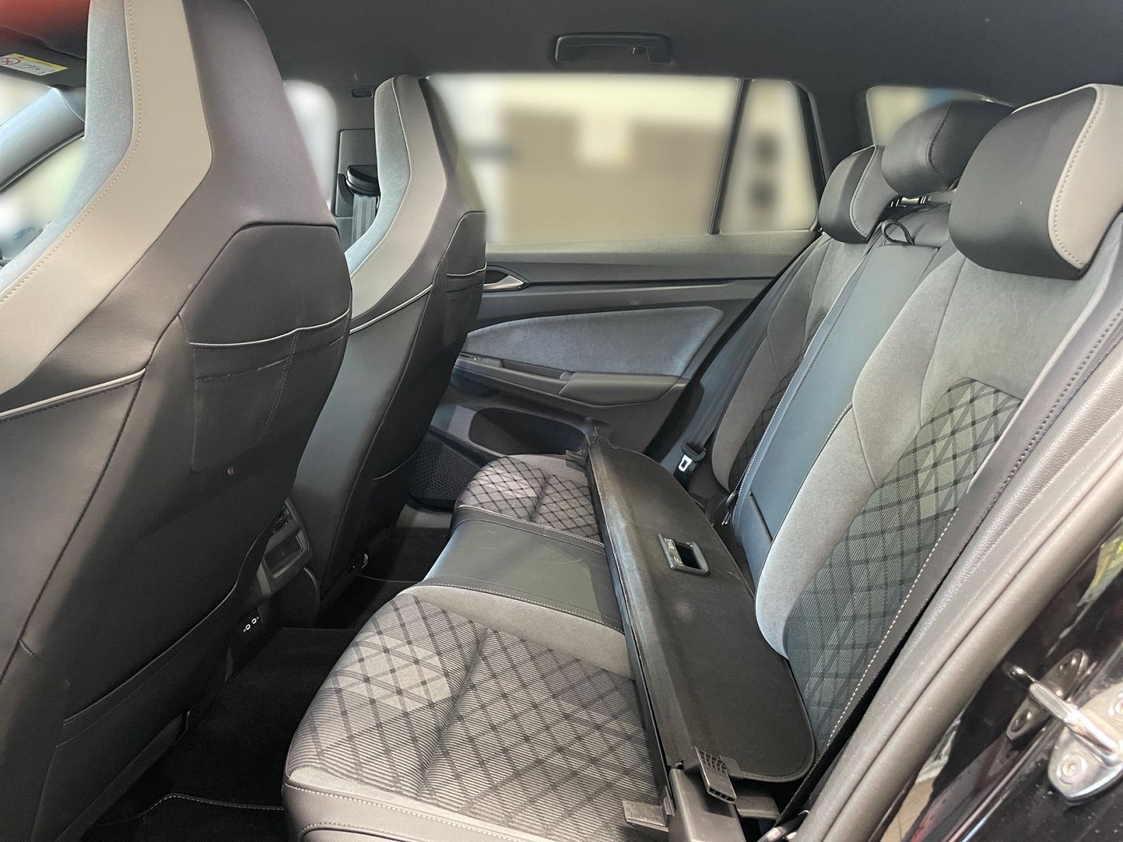 Volkswagen Golf Variant R-Line eTSI - Samsaru's Car Outlet