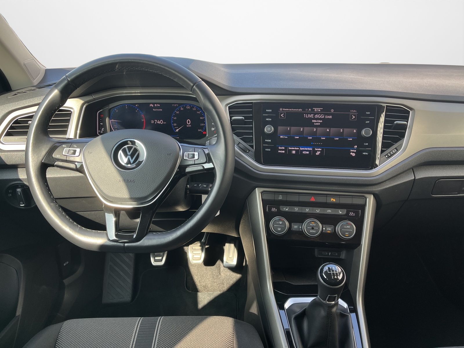 Volkswagen T-Roc 2.0 TDI Style - Samsaru's Car Outlet