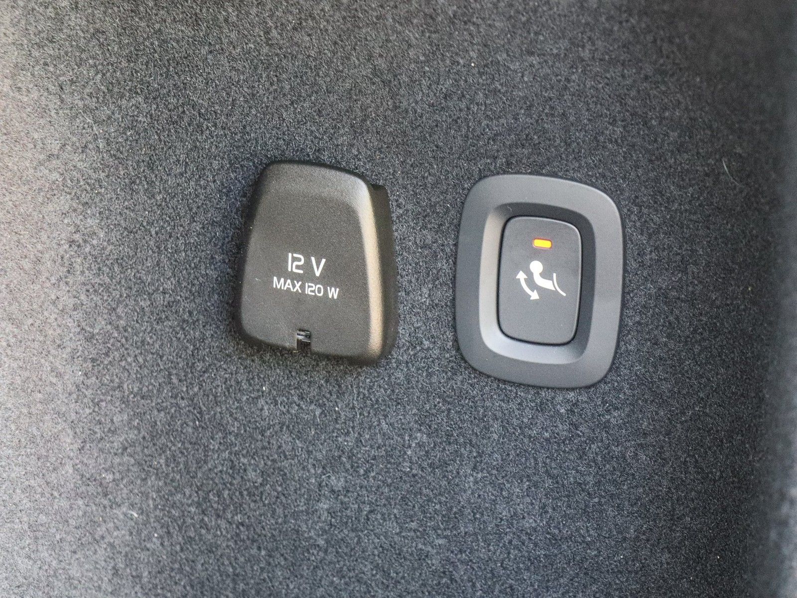 Volvo V60 T6 Recharge AWD Ultra Dark NP:76.940,-//AHK/