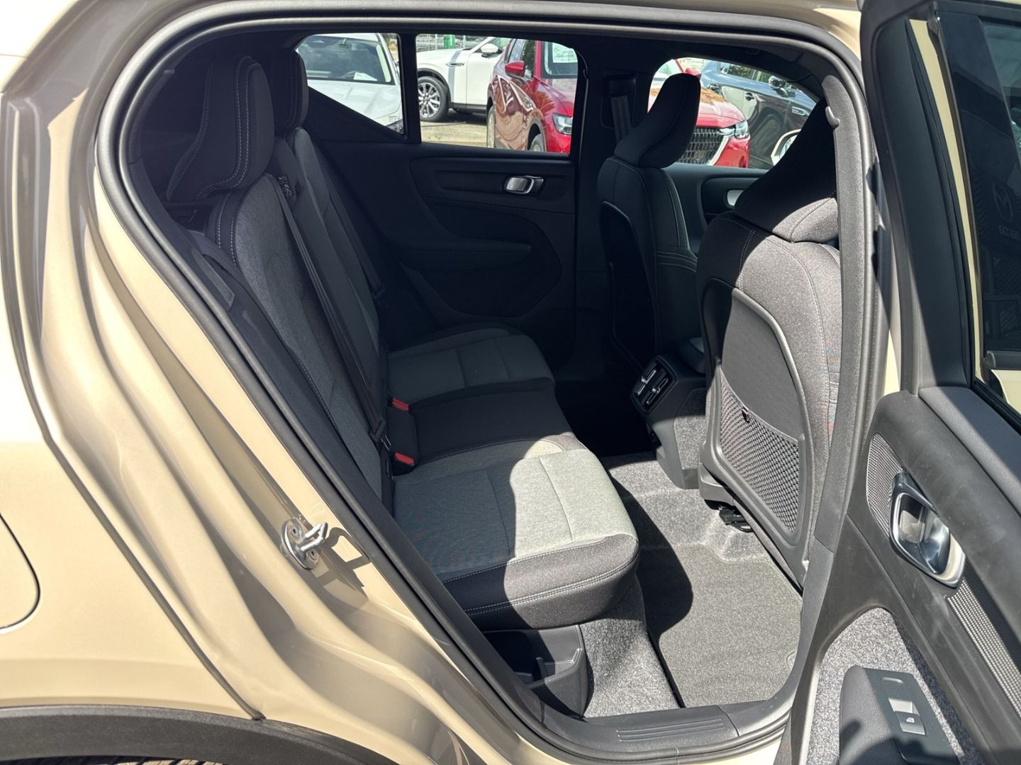 Volvo XC40 Core B3 - Samsaru's Car Outlet