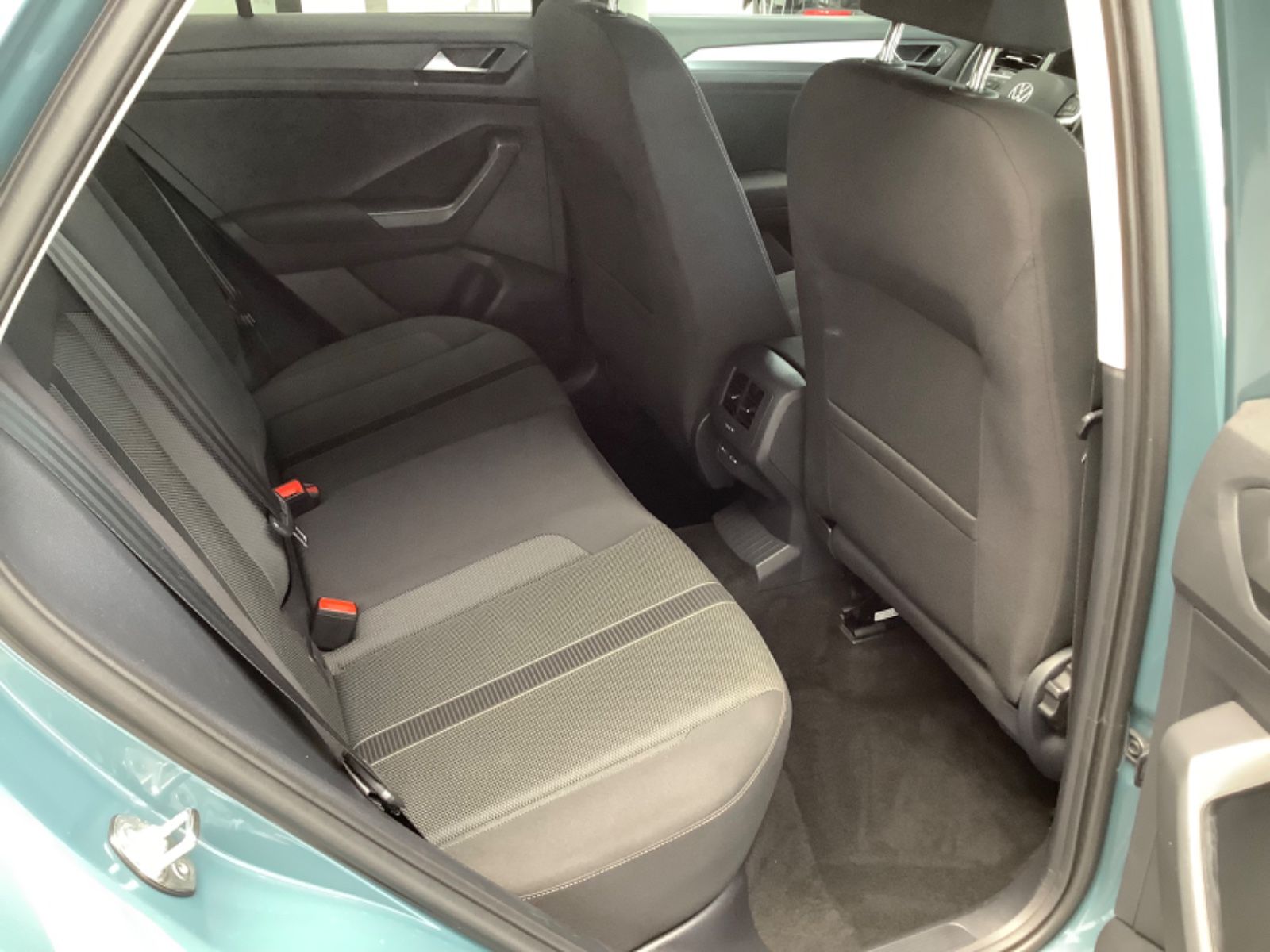 Volkswagen T-Roc Life DSG - Samsaru's Car Outlet