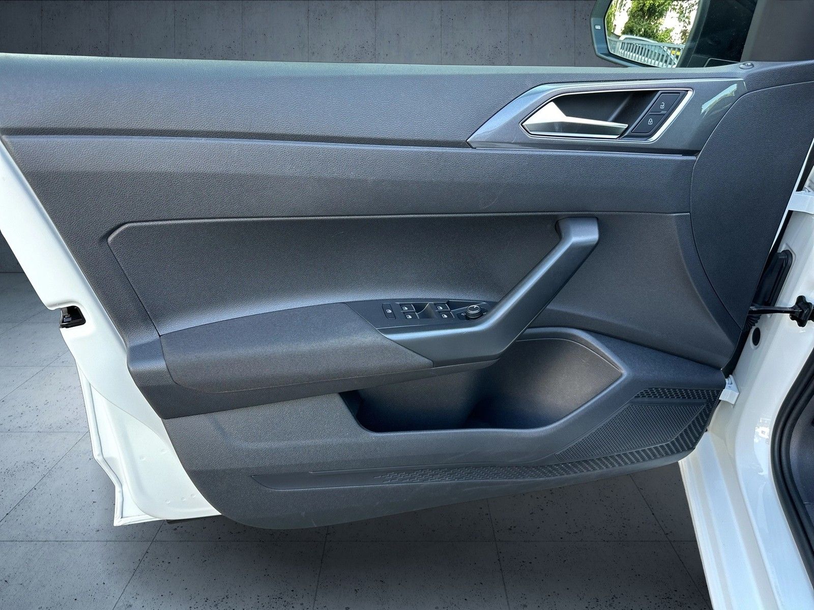 Volkswagen Polo Style 1.0 TSI DSG - Samsaru's Car Outlet