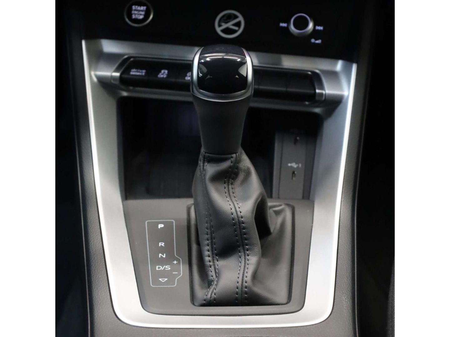Audi Q3 40 TFSI quattro advanced - Samsaru's Car Outlet