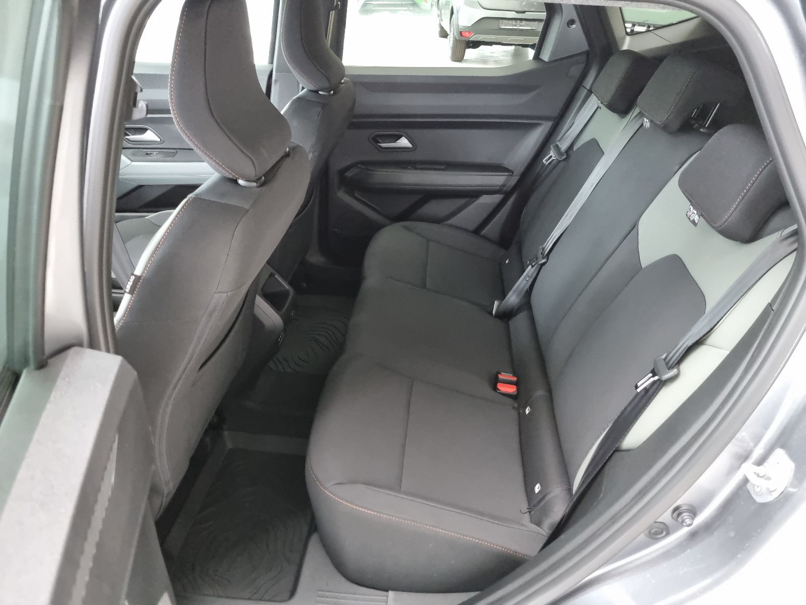 Dacia Duster HYBRID 140 Extreme - Samsaru's Car Outlet