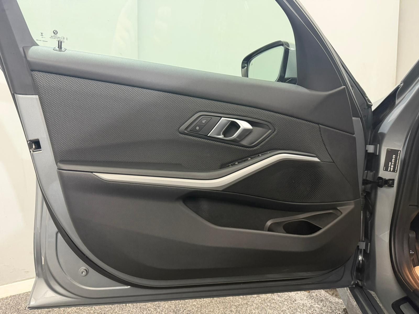 BMW 320d Limo xDrive Shadow-Line AHK*LED*WIDE*U-FREI
