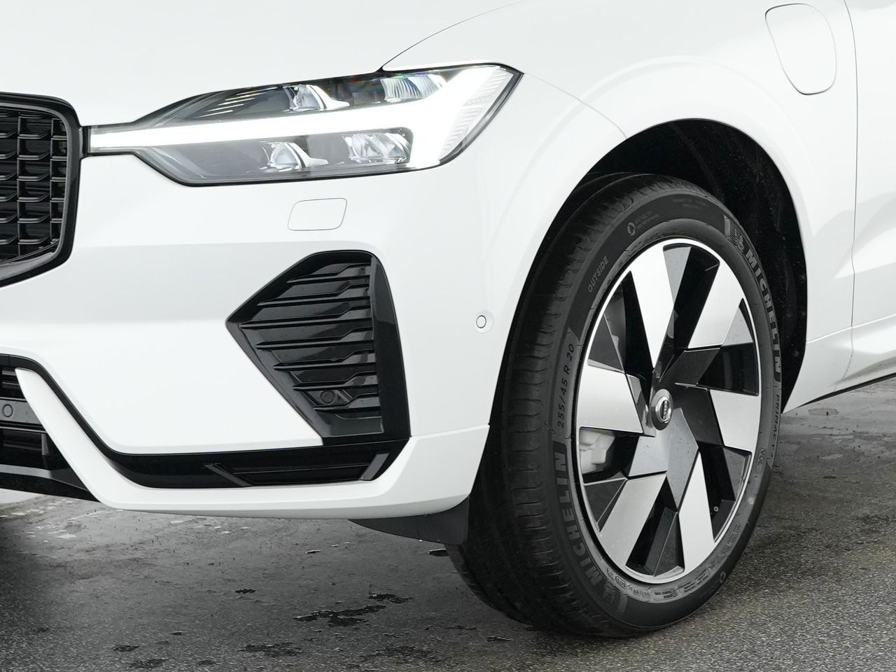 Volvo XC 60 XC60 Plus Dark Recharge Plug-In Hybrid AWD