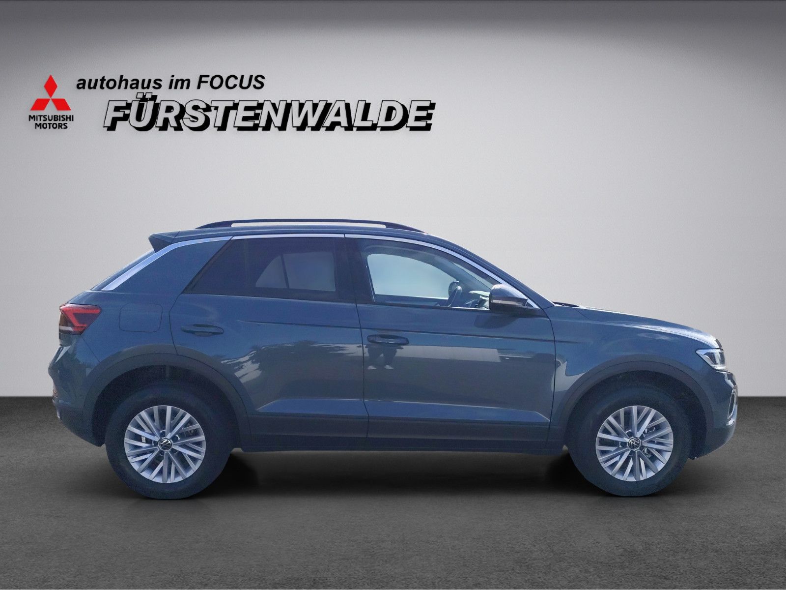 Volkswagen T-Roc 1.0 Life - Samsaru's Car Outlet