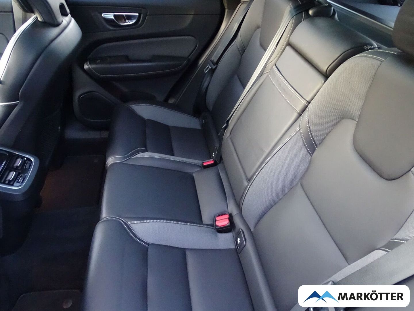 Volvo XC60 R Design AWD ACC/AHK/RFK/STHZ/LEDER