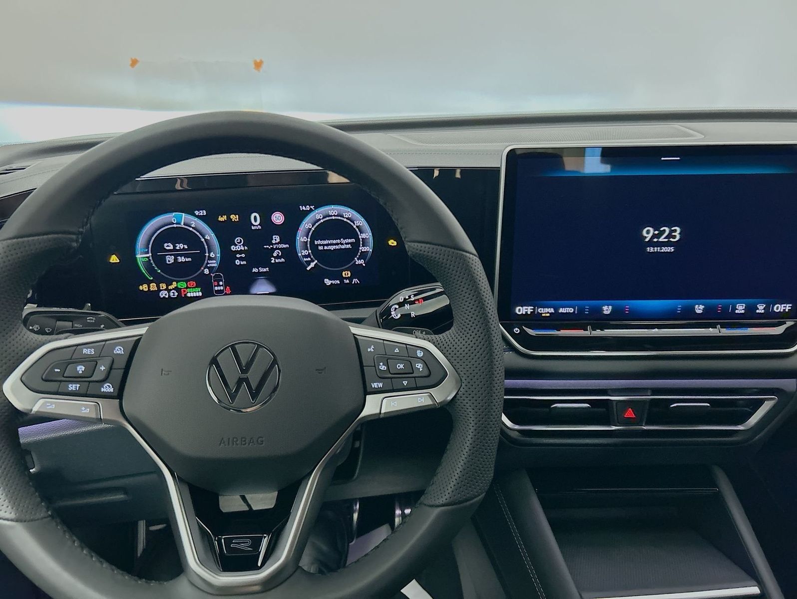 Volkswagen Tiguan R-Line eHybrid Black CarPlay Matrix Leder