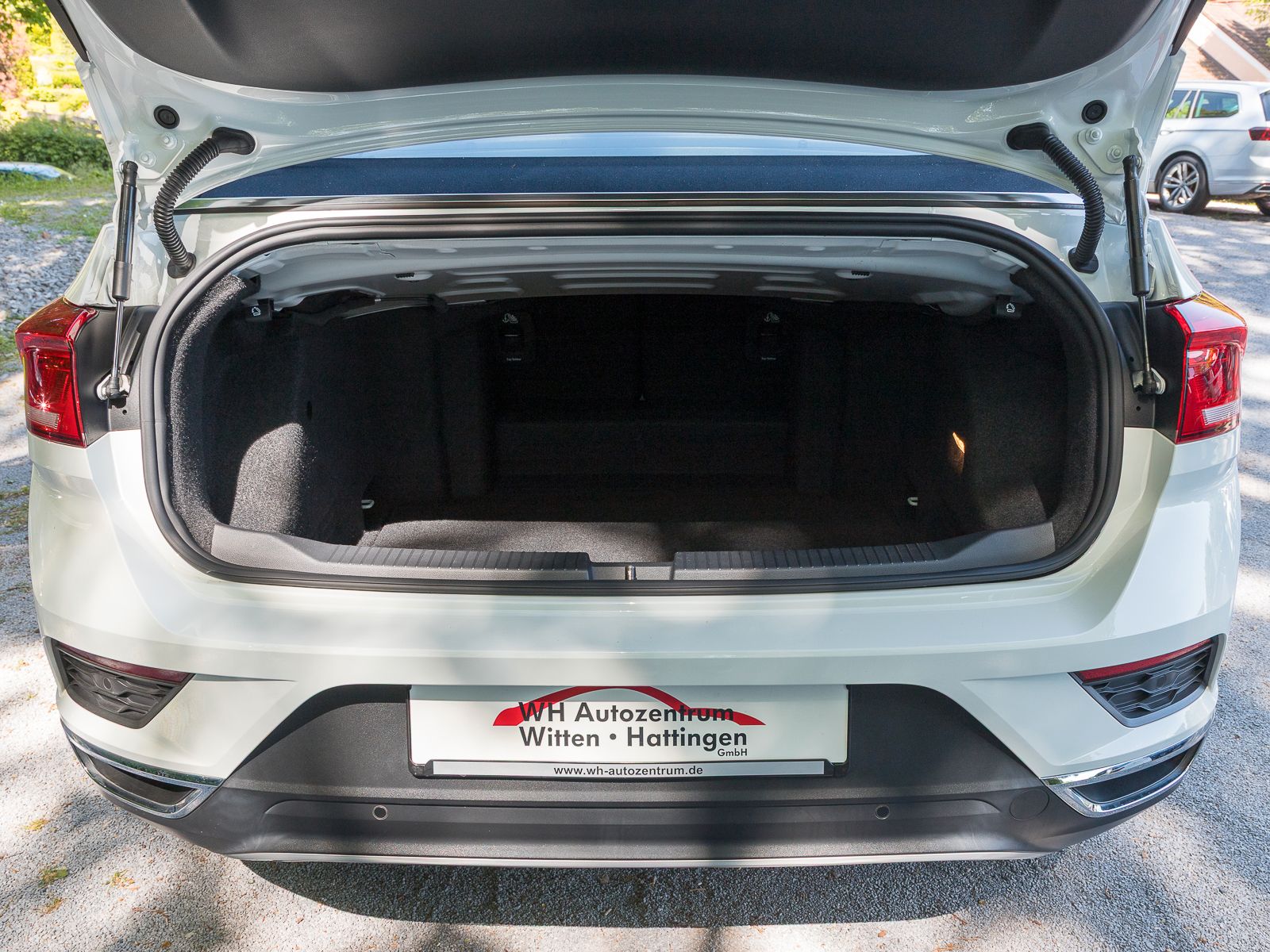 Volkswagen T-Roc 1.0 TSI Style - Samsaru's Car Outlet