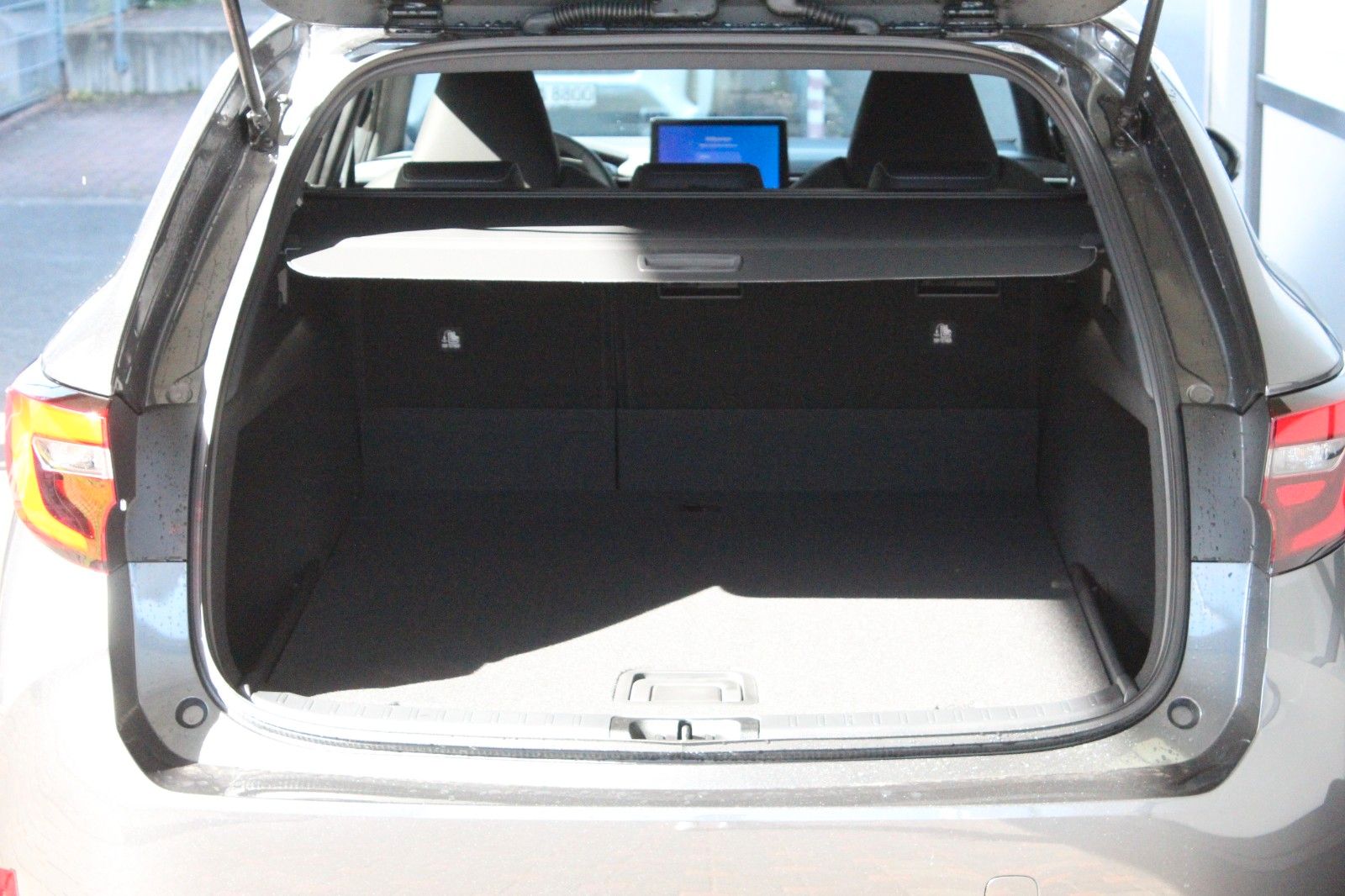 Toyota Corolla Touring Sports 1.8 Hybrid - Samsaru's Car Outlet