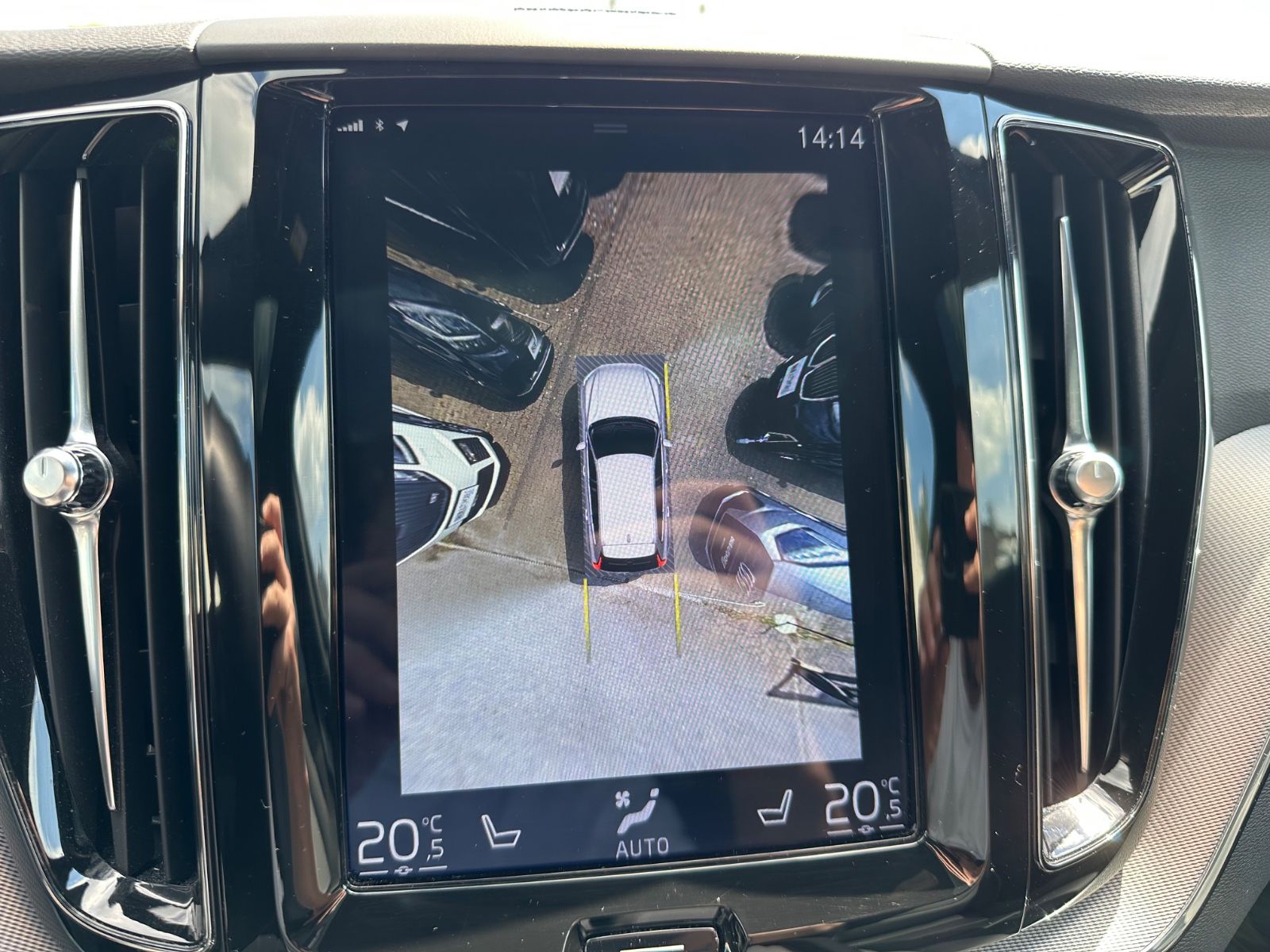 Volvo XC60 R Design T8 AWD Navi Pano HuD ACC AHK Leder