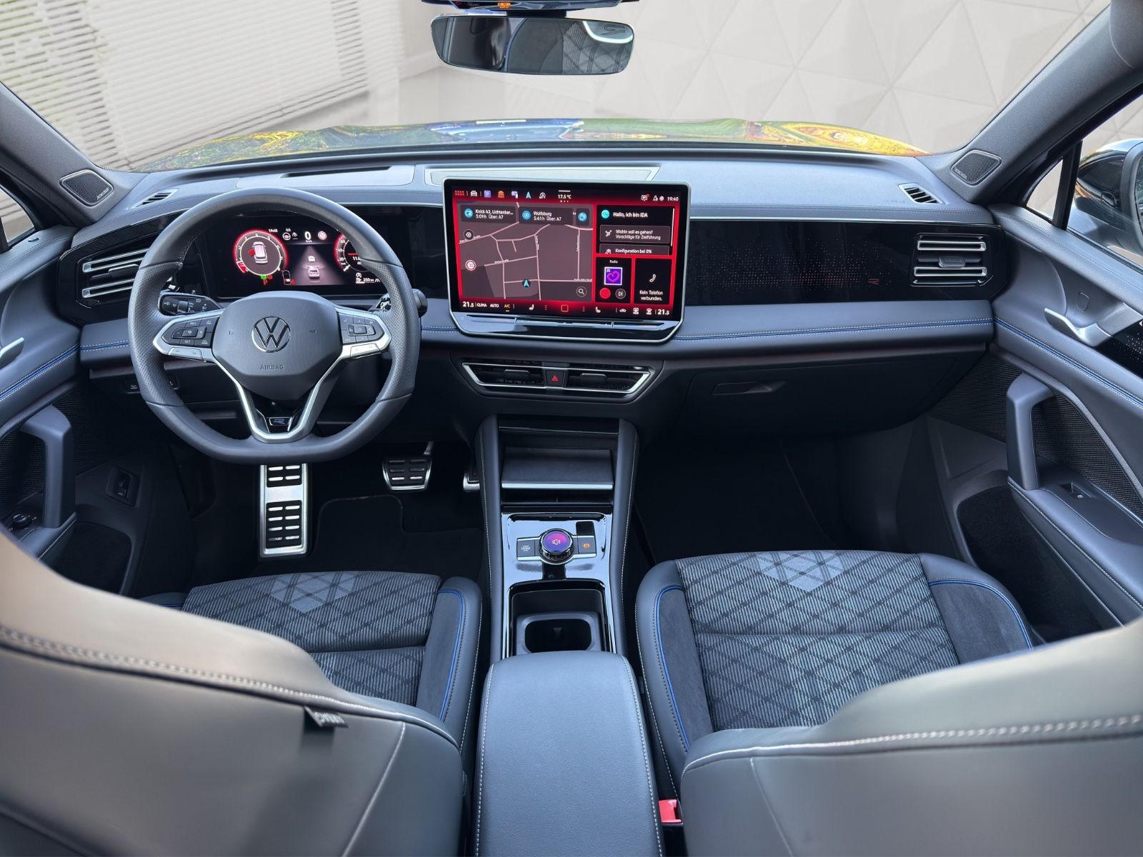 Volkswagen Tiguan 2.0 TSI DSG 4M R-Line»PANO»AHK»HuD»HK»20"
