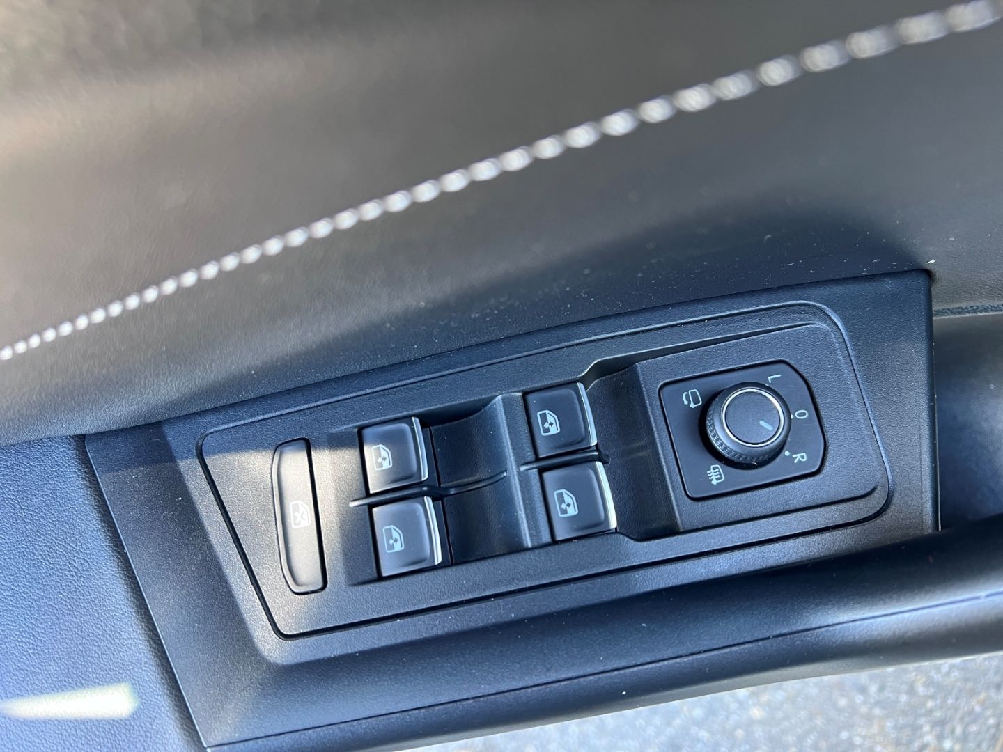 Volkswagen T-Roc 1.0TSI Style - Samsaru's Car Outlet