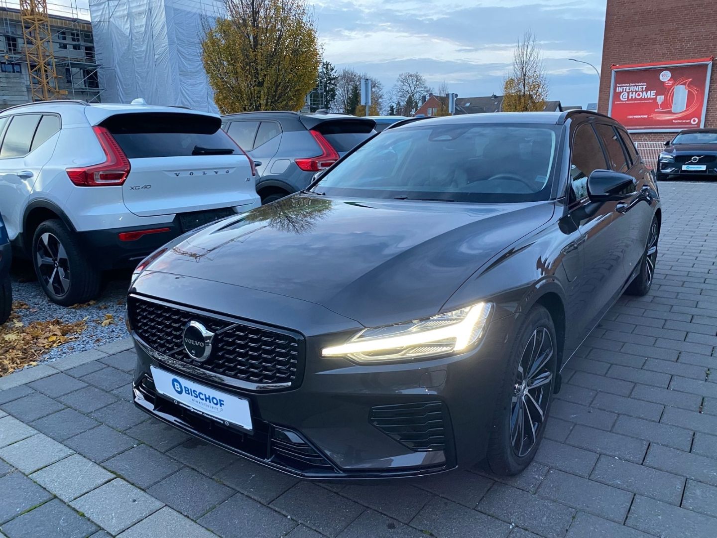 Volvo V60 T6 Plus Dark Kombi Recharge AWD Plug-In