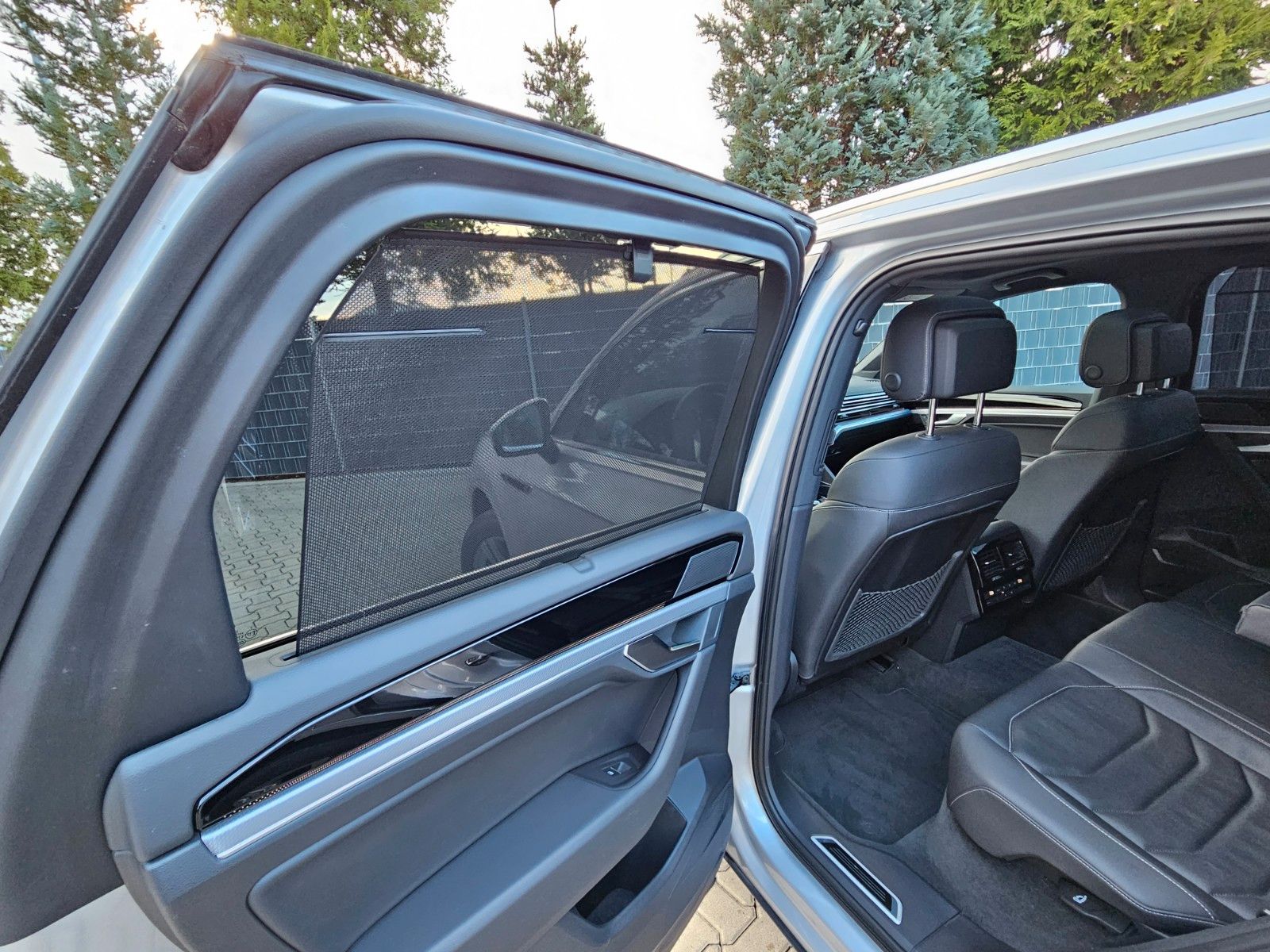 Volkswagen Touareg R-Line 4Motion - Samsaru's Car Outlet