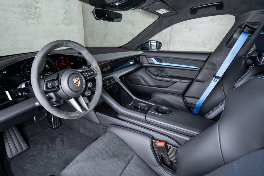 Porsche Taycan Turbo GT WEISSACH-PACKET ON STOCK!